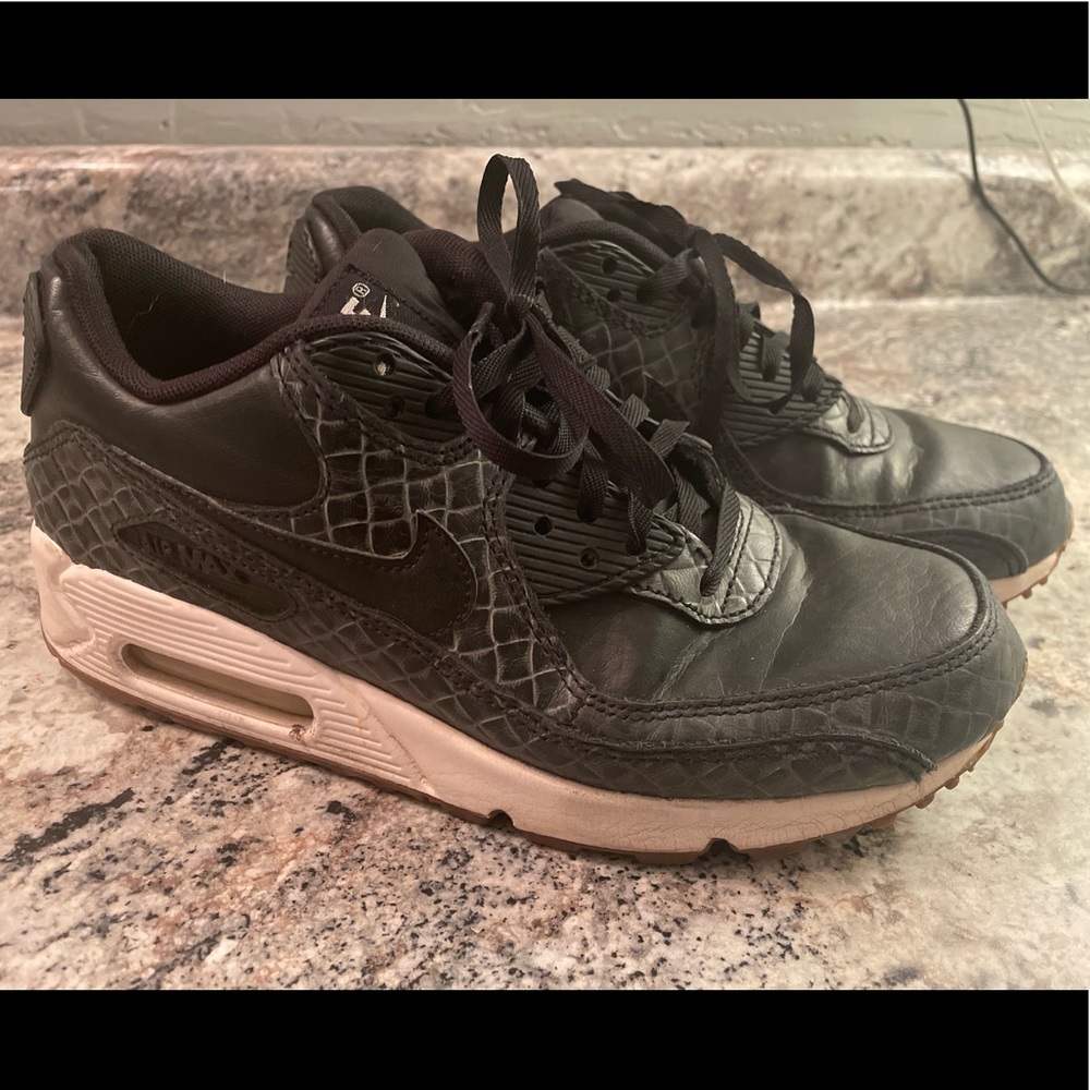 Women’s Nike Air Max 90